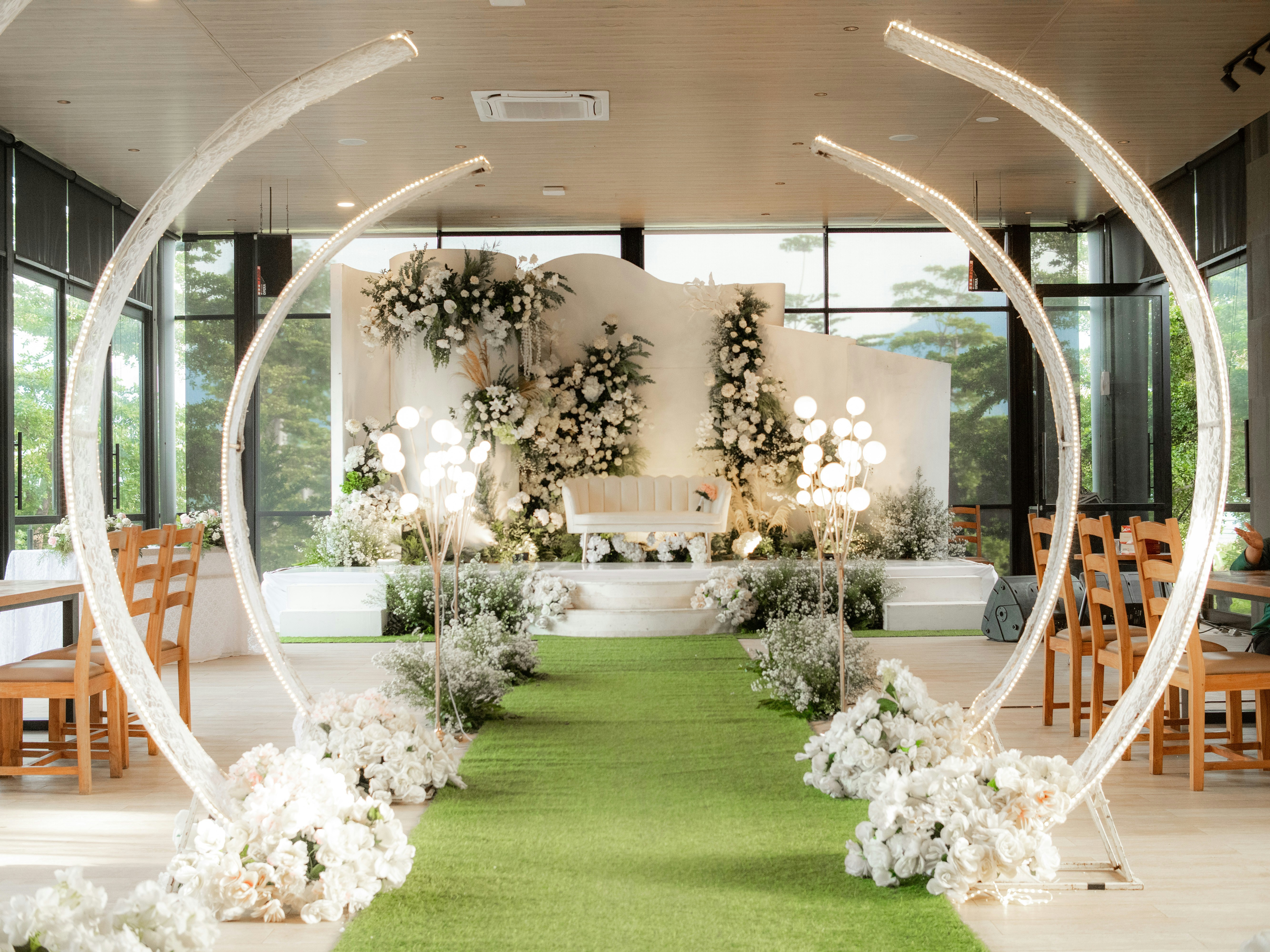 Inspirasi dekorasi pelaminan modern untuk wedding organizer Pandeglang